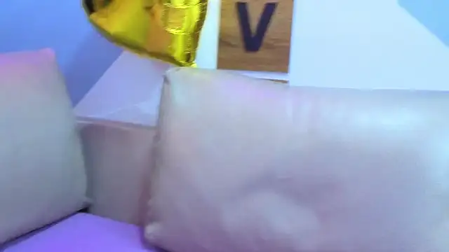 Snapshot of Victoria_Fallon chatting on 12, 11, 2025 Victoria Fallon online show from 12, 11, 2025