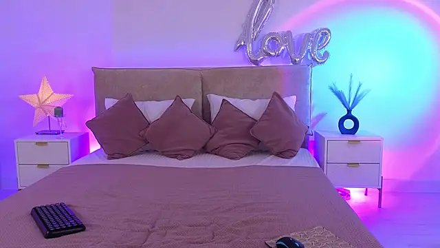 Snapshot of Jules_night chatting on 3, 4, 2026 Jules night online show from 3, 4, 2026