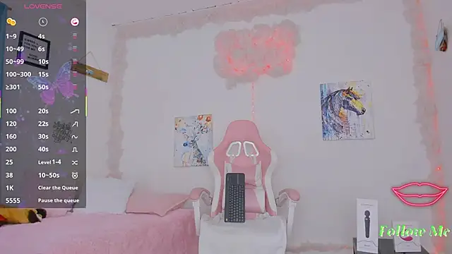 milfAaura online show from 22, 4, 2026