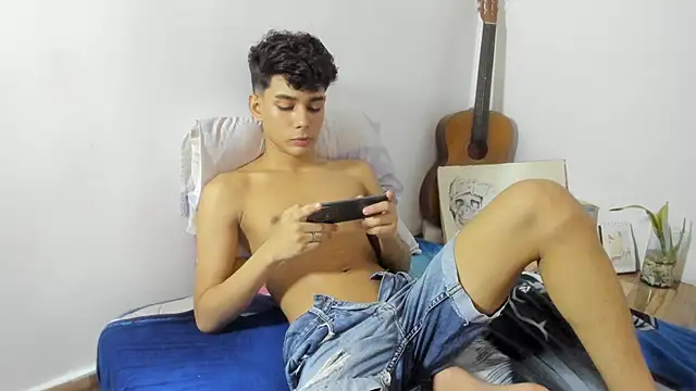 Snapshot of AliottTwink chatting on 14, 9, 2025 AliottTwink online show from 14, 9, 2025