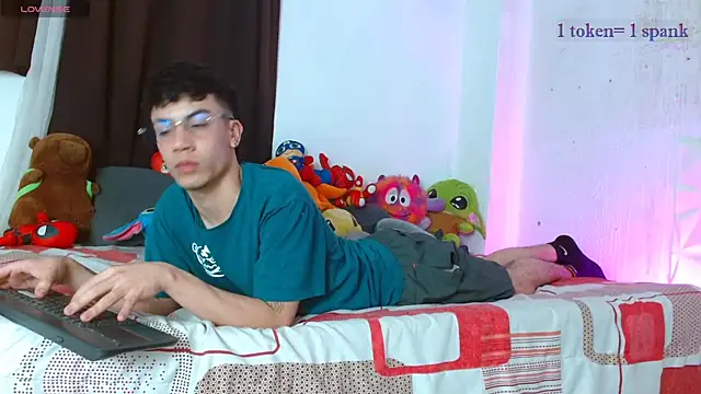 Snapshot of aaronjames1 chatting on 2, 12, 2025 aaronjames1 online show from 2, 12, 2025