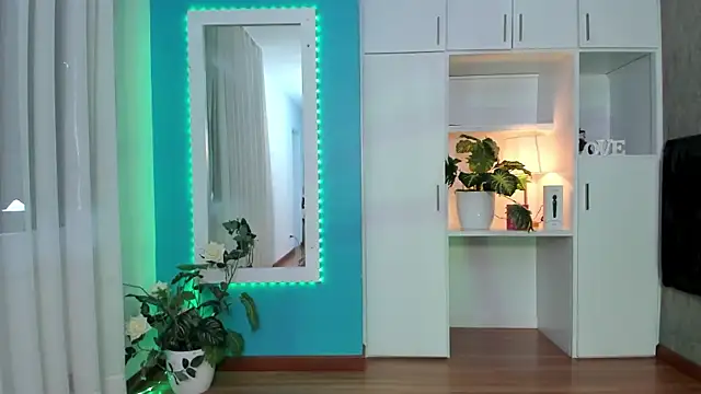 MilenaCrown online show from 6, 2, 2026