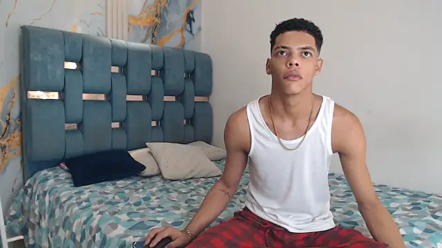 PRETTY FEM online show from 5, 4, 2026