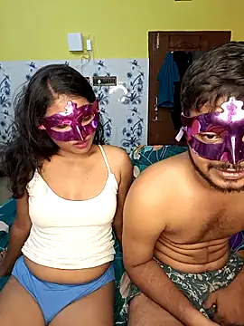 Snapshot of WB_couple143 chatting on 13, 9, 2025 WB couple143 online show from 13, 9, 2025