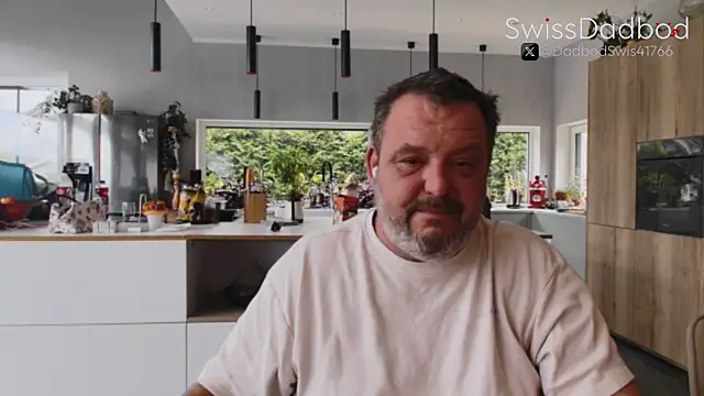 Snapshot of SwissDadbod chatting on 25, 9, 2025 SwissDadbod online show from 25, 9, 2025