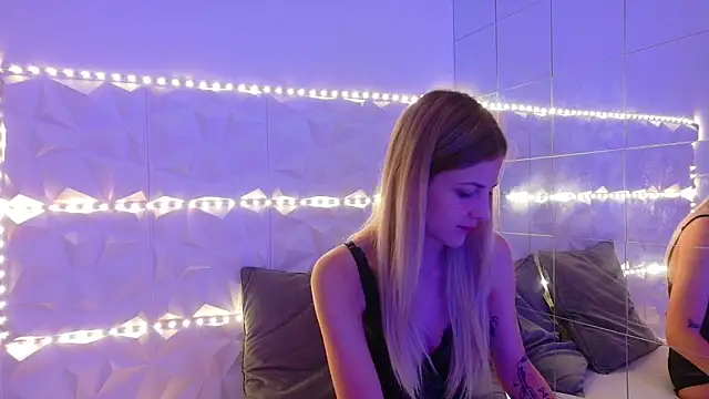 Aishha  online show from 9, 9, 2025