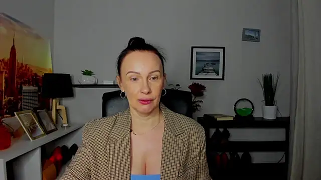 Velvet Jasmine online show from 23, 10, 2025