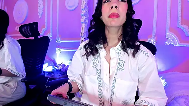 aitana johns online show from 7, 11, 2025