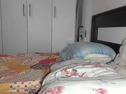 Snapshot of petite_danielle chatting on 23, 6, 2026 petite danielle online show from 23, 6, 2026