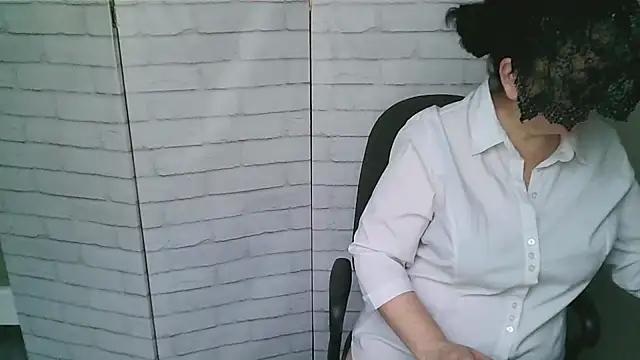 Helen xi  online show from 21, 11, 2025