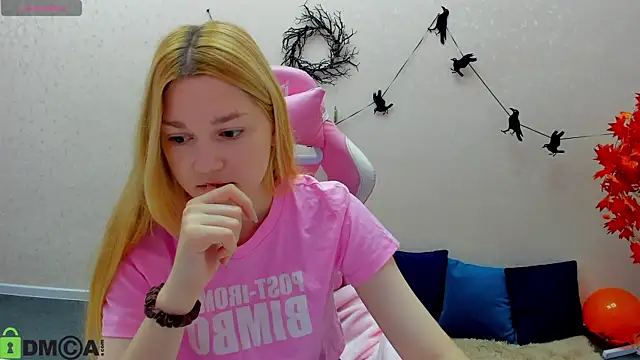 Sylvia Ortiz online show from 4, 11, 2025