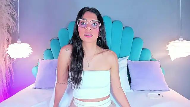 AlassiaHocthner online show from 10, 9, 2025