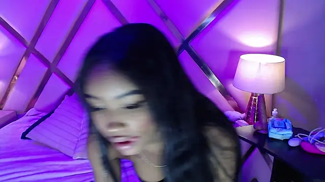 JulitPink online show from 9, 11, 2025