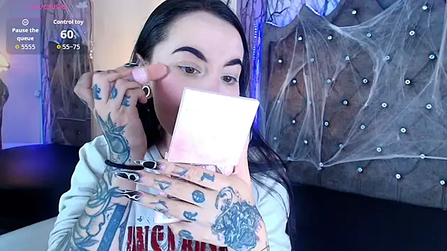 Zami Escobar of online show from 21, 10, 2025