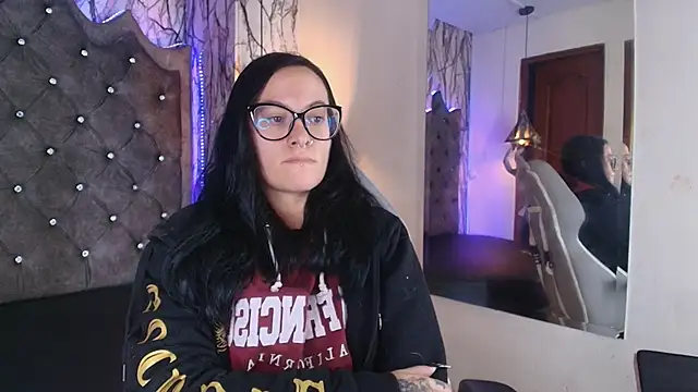 Zami Escobar of online show from 17, 11, 2025