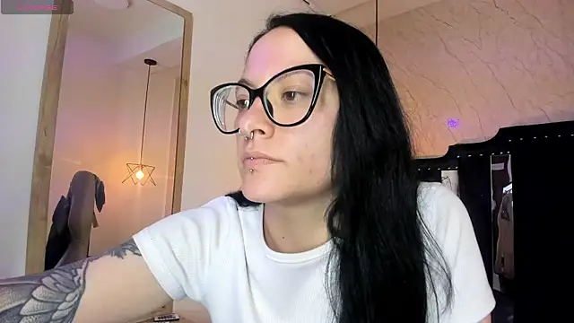 Zami Escobar of online show from 18, 11, 2025