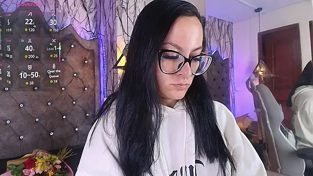 Zami Escobar of online show from 28, 11, 2025