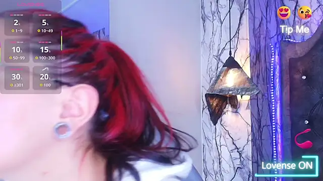 Zami Escobar of online show from 25, 3, 2026