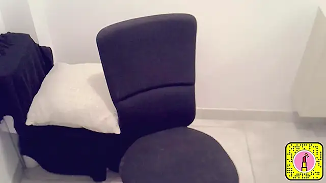 Snapshot of Morgane818181 chatting on 31, 10, 2025 Morgane818181 online show from 31, 10, 2025