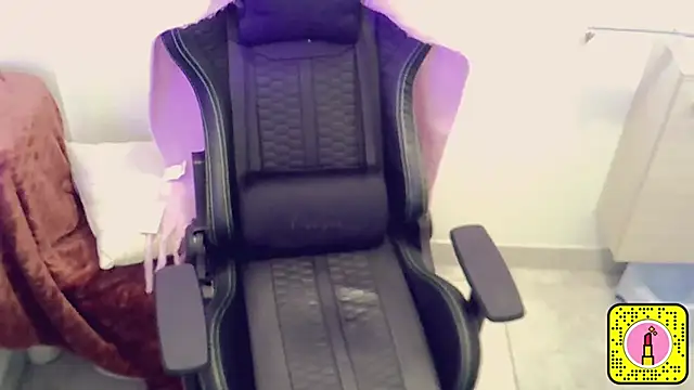 Snapshot of Morgane818181 chatting on 13, 12, 2025 Morgane818181 online show from 13, 12, 2025