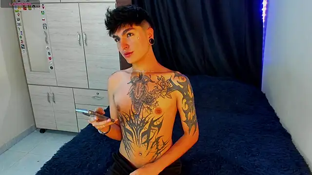 Snapshot of Dark_luckyyy chatting on 23, 10, 2025 Dark luckyyy online show from 23, 10, 2025