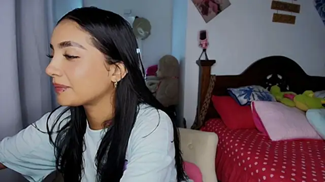 Snapshot of mia_yireth chatting on 25, 10, 2025 mia yireth online show from 25, 10, 2025