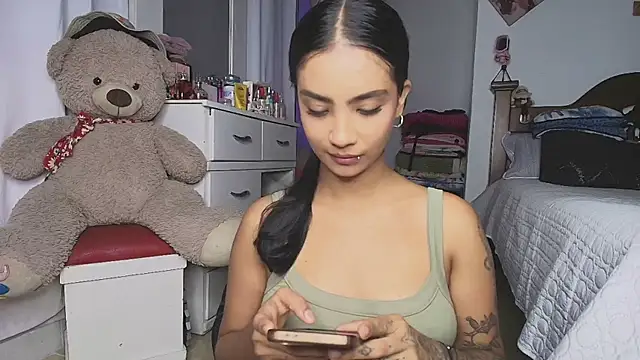 Snapshot of mia_yireth chatting on 10, 11, 2025 mia yireth online show from 10, 11, 2025