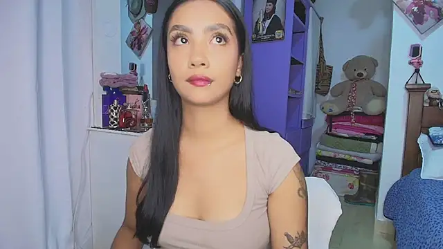 Snapshot of mia_yireth chatting on 12, 11, 2025 mia yireth online show from 12, 11, 2025