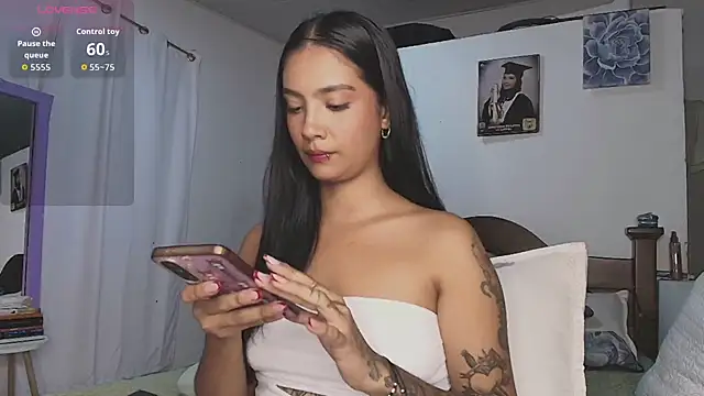 Snapshot of mia_yireth chatting on 17, 12, 2025 mia yireth online show from 17, 12, 2025