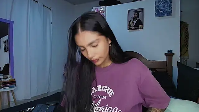 Snapshot of mia_yireth chatting on 21, 12, 2025 mia yireth online show from 21, 12, 2025