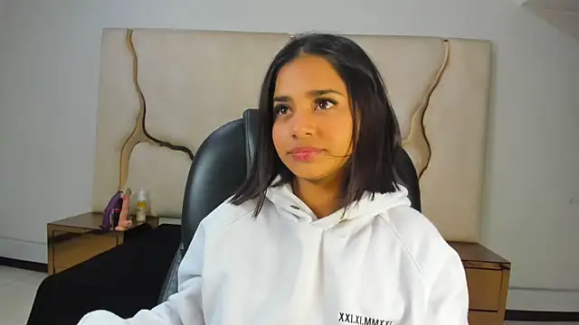 ScarletDoll online show from 15, 9, 2025