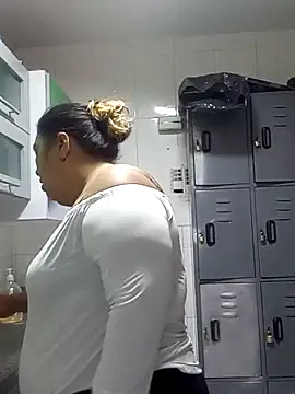 Snapshot of curvy_diva_ chatting on 19, 12, 2025 curvy diva online show from 19, 12, 2025