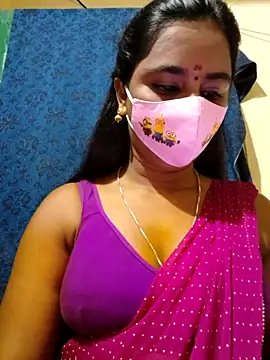 Snapshot of mini-queen chatting on 12, 9, 2025 mini-queen online show from 12, 9, 2025