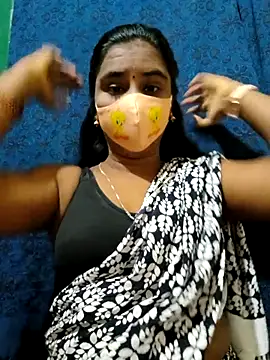 Snapshot of mini-queen chatting on 16, 9, 2025 mini-queen online show from 16, 9, 2025