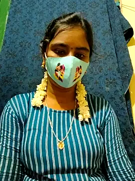 Snapshot of mini-queen chatting on 22, 9, 2025 mini-queen online show from 22, 9, 2025