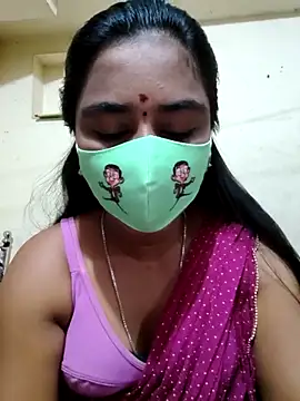 Snapshot of mini-queen chatting on 28, 9, 2025 mini-queen online show from 28, 9, 2025