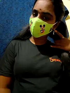 Snapshot of mini-queen chatting on 3, 10, 2025 mini-queen online show from 3, 10, 2025