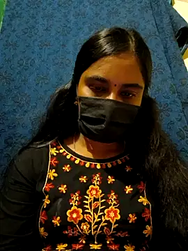 Snapshot of mini-queen chatting on 18, 10, 2025 mini-queen online show from 18, 10, 2025