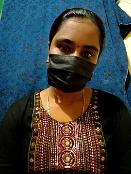 Snapshot of mini-queen chatting on 27, 10, 2025 mini-queen online show from 27, 10, 2025