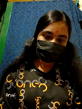 Snapshot of mini-queen chatting on 28, 10, 2025 mini-queen online show from 28, 10, 2025