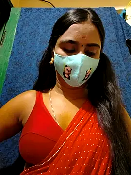 Snapshot of mini-queen chatting on 30, 10, 2025 mini-queen online show from 30, 10, 2025