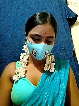 Snapshot of mini-queen chatting on 31, 10, 2025 mini-queen online show from 31, 10, 2025