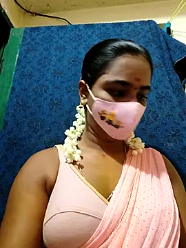 Snapshot of mini-queen chatting on 2, 11, 2025 mini-queen online show from 2, 11, 2025