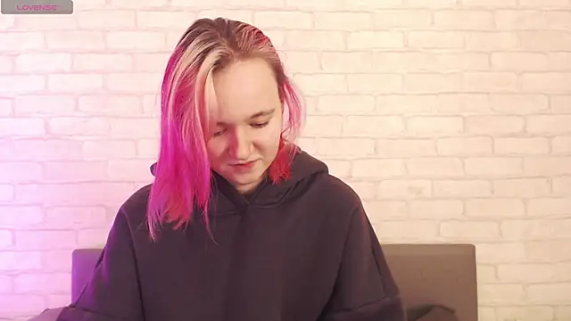 Ericha Stone online show from 13, 11, 2025