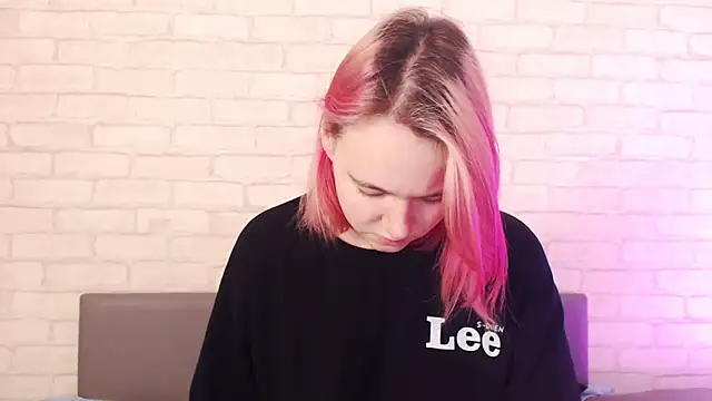 Ericha Stone online show from 5, 12, 2025