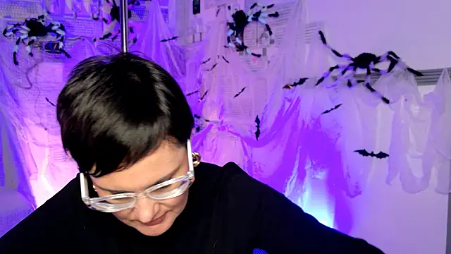 LauraDavidsons online show from 16, 10, 2025