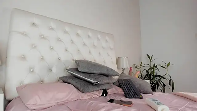 Snapshot of Viictoriia_Lopez chatting on 9, 9, 2025 Viictoriia Lopez online show from 9, 9, 2025