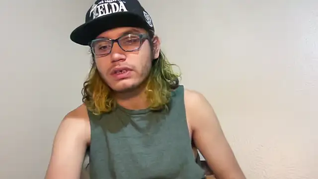 Snapshot of zacthefeetguy chatting on 7, 2, 2026 zacthefeetguy online show from 7, 2, 2026