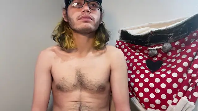 Snapshot of zacthefeetguy chatting on 12, 2, 2026 zacthefeetguy online show from 12, 2, 2026