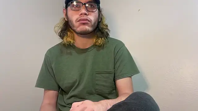 Snapshot of zacthefeetguy chatting on 15, 2, 2026 zacthefeetguy online show from 15, 2, 2026